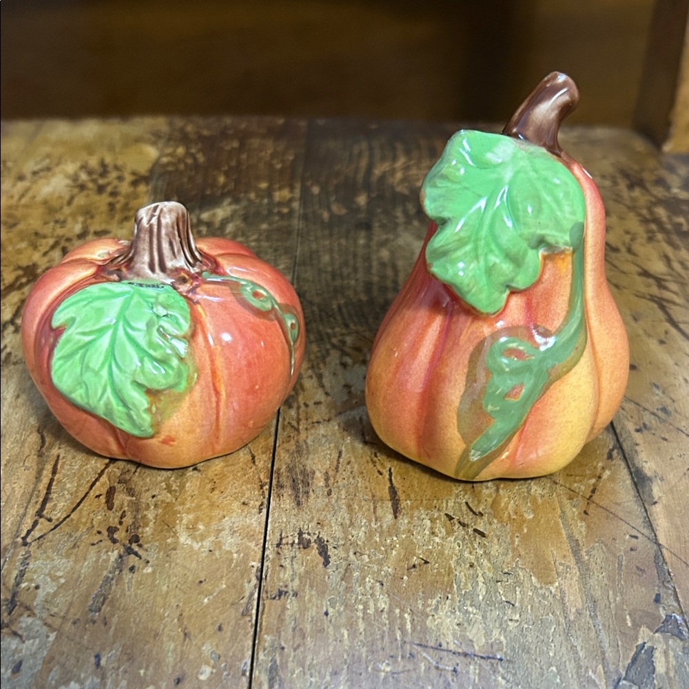 Adorable Fall Pumpkins Ceramic Salt and Pepper shakers. No Brand logo or marks.